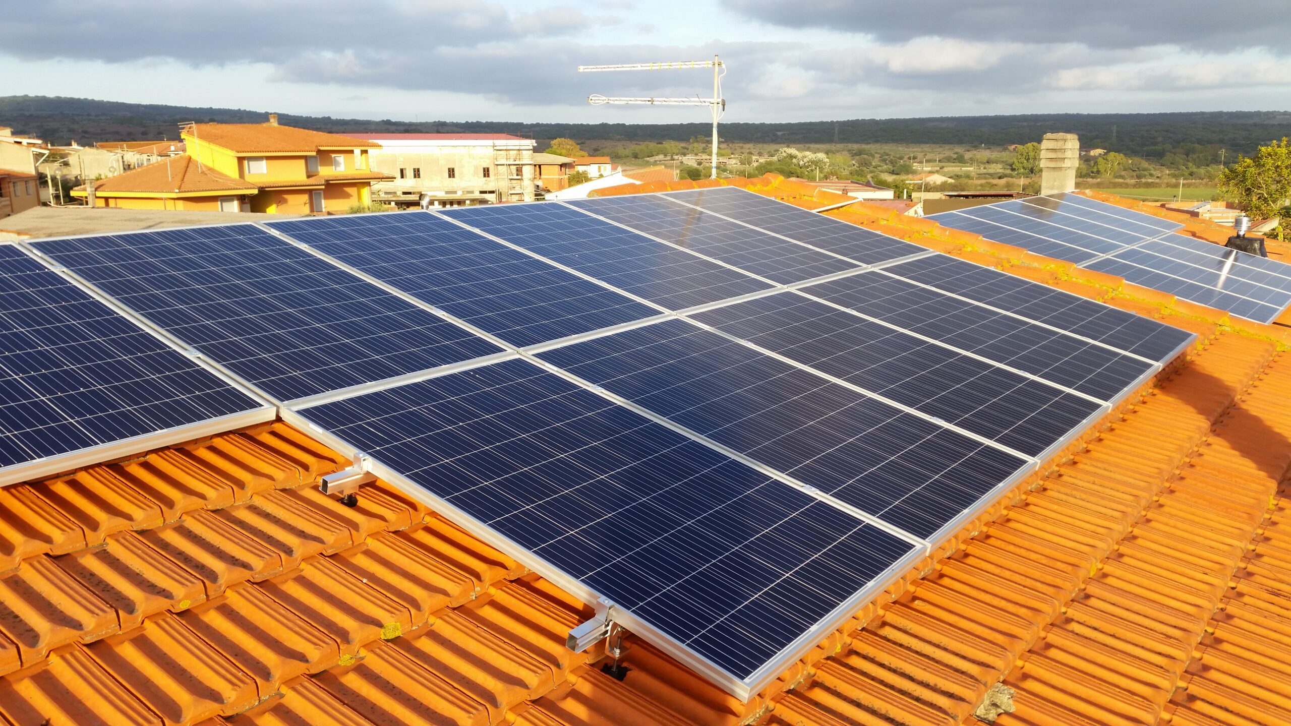 installazione pannelli fotovoltaici 6KW, installatore Sharp a Uras - Oristano